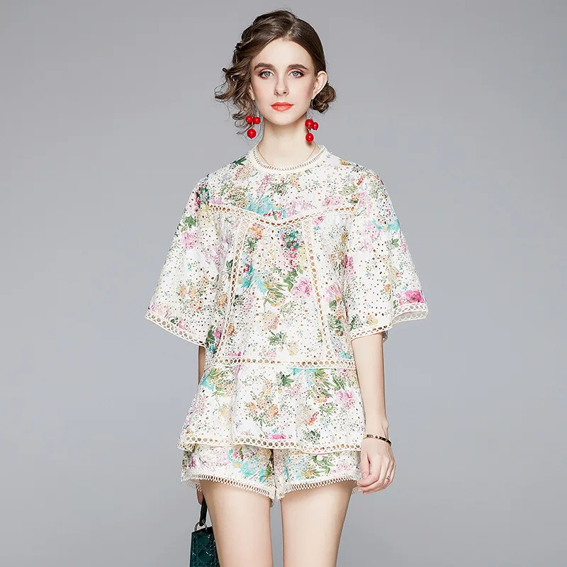 2021 summer European fashion new hollow embroidery print jacket shorts loose temperament floral two-piece set Women suit elegant
2021 summer European fashion new hollow embroidery print jacket shorts loose temperament floral two-piece set Women suit elegant