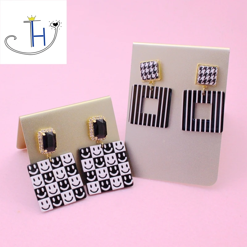 Black Heart Plaid Square Acrylic Earrings for Women Cute Sweet Dating Jewelry 2021 Fashion Friend
Black Heart Plaid Square Acrylic Earrings for Women Cute Sweet Dating Jewelry 2021 Fashion Friend