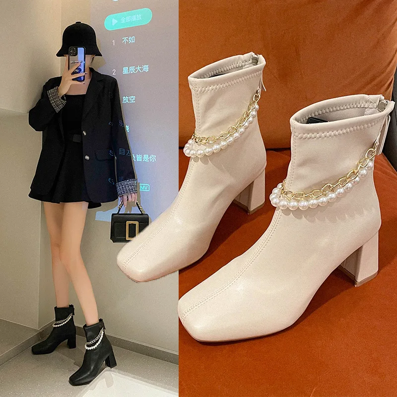 Женские ботинки с цепочкой и жемчугом, на молнии сзади
Женские ботинки с цепочкой и жемчугом, на молнии сзади