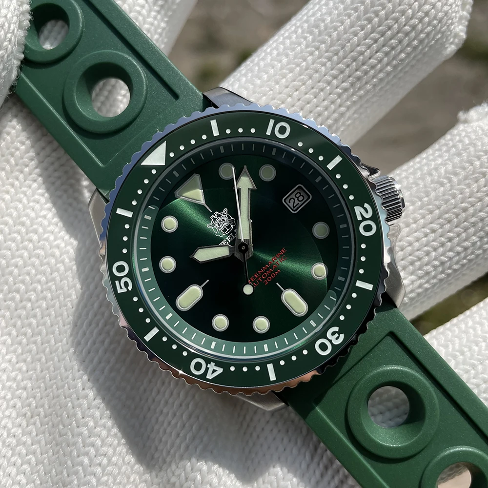 Steeldive 1996 Diver Watch Green Sunray Dial Rubber Strap Sapphire Glass 200M NH35 Automatic Self Wind Mechanical Watch for Men
Steeldive 1996 Diver Watch Green Sunray Dial Rubber Strap Sapphire Glass 200M NH35 Automatic Self Wind Mechanical Watch for Men