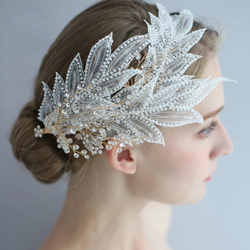 Charming Beaded Bridal Lace Hair Crown Accessories Flower Wedding Hair Jewelry Rhinestone Women Headpiece Ornament
Charming Beaded Bridal Lace Hair Crown Accessories Flower Wedding Hair Jewelry Rhinestone Women Headpiece Ornament