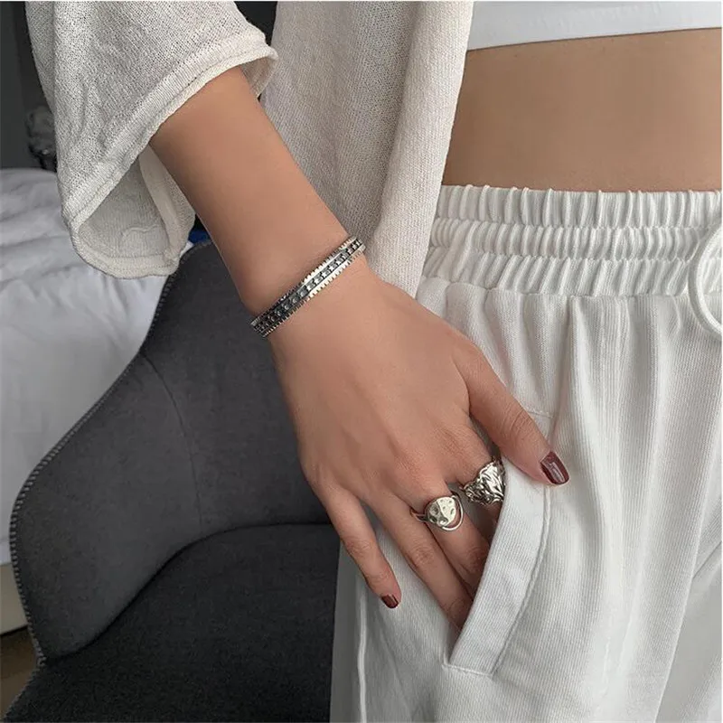 MEYRROYU Silver Color INS Vintage Black Star Round Bangle For Women Punk Temperament Friend Party Double Present Pulseras 2022
MEYRROYU Silver Color INS Vintage Black Star Round Bangle For Women Punk Temperament Friend Party Double Present Pulseras 2022