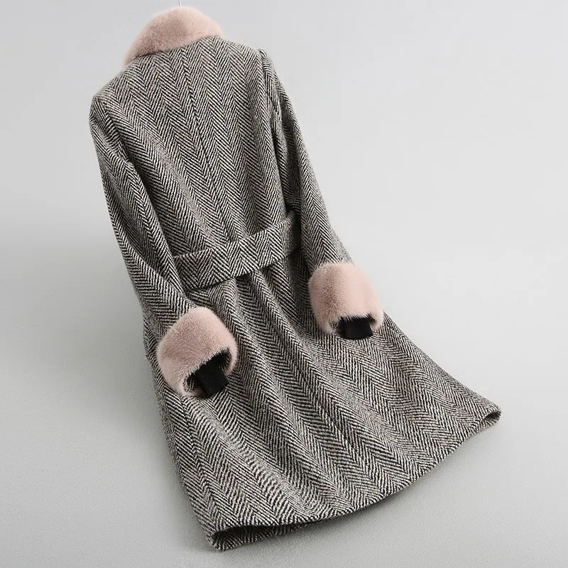 Tweed Winter 2020 Wool Blend Coats Thick Warm Natural Lamb Fur Liner Long Jacket Real Mink Fur Collar Coat 18123 WYQ1932
Tweed Winter 2020 Wool Blend Coats Thick Warm Natural Lamb Fur Liner Long Jacket Real Mink Fur Collar Coat 18123 WYQ1932