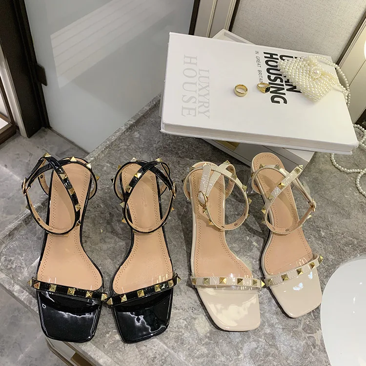 Rivet sandals women's thick heel 2020 new summer one line buckle transparent fairy style high heels
Rivet sandals women's thick heel 2020 new summer one line buckle transparent fairy style high heels