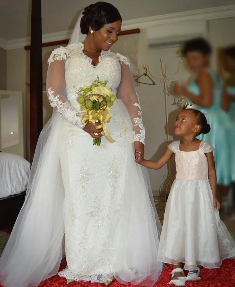 African Lace Mermaid Wedding Dresses with Detachable Train V Neck Applique Pearls Wedding Dress Bridal Gowns Plus Size
African Lace Mermaid Wedding Dresses with Detachable Train V Neck Applique Pearls Wedding Dress Bridal Gowns Plus Size