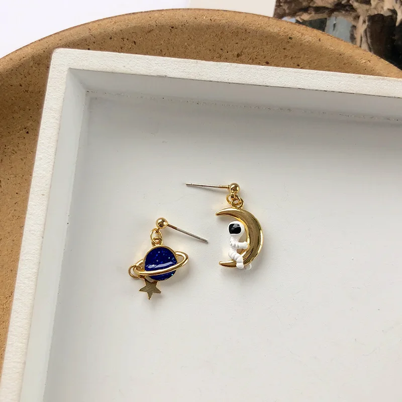 S925 Needle Lovely Cute Astronaut Drop Earring Star Asymmetrical Earth Small Dangle Earrings Women Jewelry For Girl Student Gift
S925 Needle Lovely Cute Astronaut Drop Earring Star Asymmetrical Earth Small Dangle Earrings Women Jewelry For Girl Student Gift