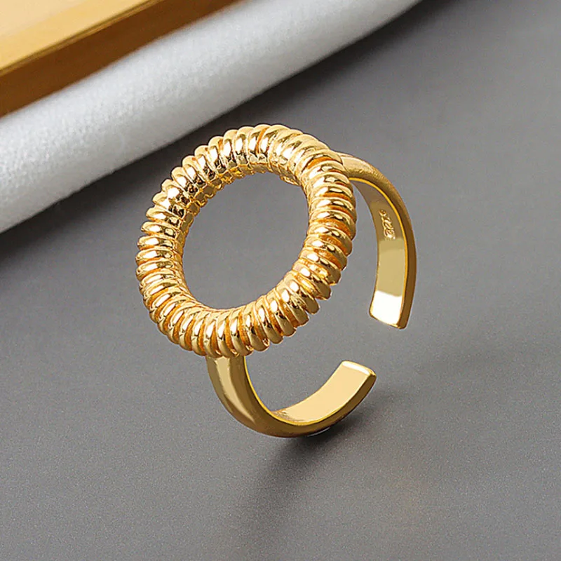 VENTFILLE 925 Sterling Silver Hot Round Spring Shape Hollow Ring Female Fashion Retro Classic Jewelry Accessories
VENTFILLE 925 Sterling Silver Hot Round Spring Shape Hollow Ring Female Fashion Retro Classic Jewelry Accessories