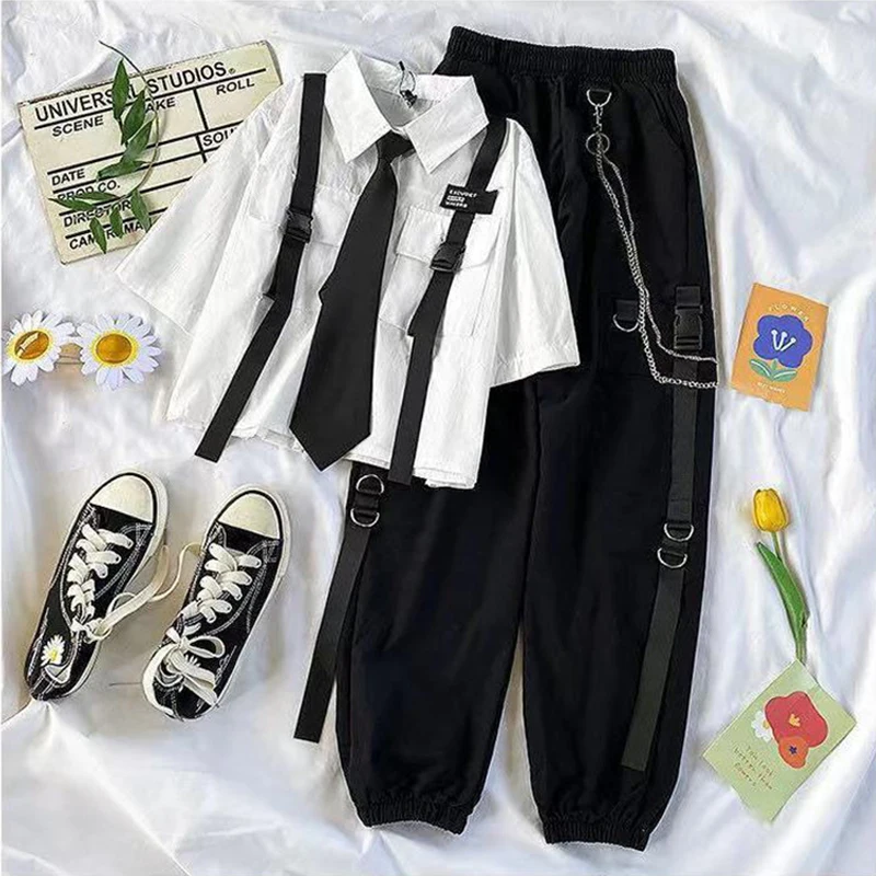 Women's Suits Korean Style Loose Large Size Tie Buckle Short-Sleeved Shirt+Gothic Punk Chain Overalls Y2k Met Trousers Itself
Women's Suits Korean Style Loose Large Size Tie Buckle Short-Sleeved Shirt+Gothic Punk Chain Overalls Y2k Met Trousers Itself
