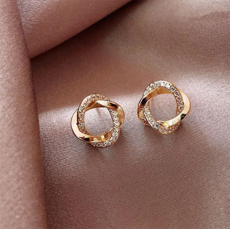 Classic Simplicity Geometric Elements Circle Small Earrings For Woman South Korea Sexy Female Jewelry Commuter Simple Earring
Classic Simplicity Geometric Elements Circle Small Earrings For Woman South Korea Sexy Female Jewelry Commuter Simple Earring