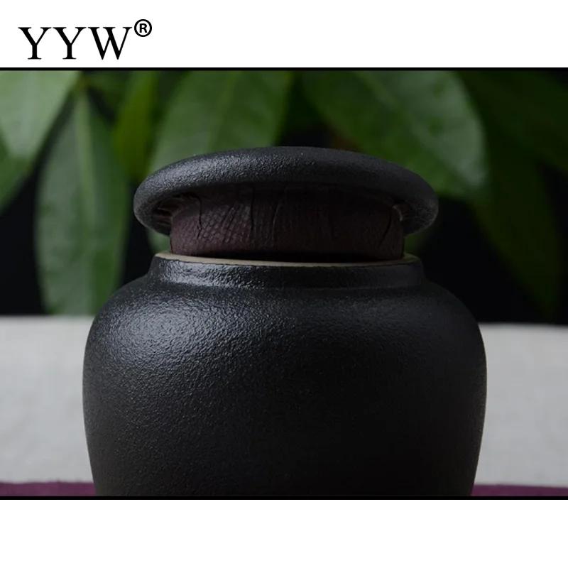 Handmade Simple Black And White Small Ceramic Leak-Proof Sealed Jar Retro Mini Tea Portable Travel Square Jar Portable Tea Tin
Handmade Simple Black And White Small Ceramic Leak-Proof Sealed Jar Retro Mini Tea Portable Travel Square Jar Portable Tea Tin