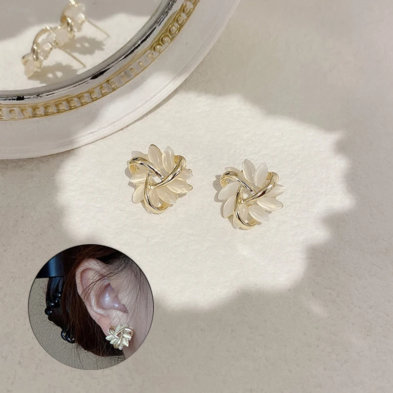 Petal Circle Stud Earrings For Woman Sun Flower Ear Studs Simple Silver Needle Earrings Jewelry Luxury Ear Studs Dardrop Dangler
Petal Circle Stud Earrings For Woman Sun Flower Ear Studs Simple Silver Needle Earrings Jewelry Luxury Ear Studs Dardrop Dangler