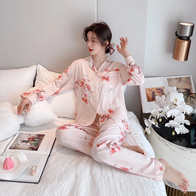 Womens Faux Silk Satin Pajamas Luxury Pajama Sets Long Sleeve Sleepwear Casual Home Clothing Printing Trousers Pajama MA50249
Womens Faux Silk Satin Pajamas Luxury Pajama Sets Long Sleeve Sleepwear Casual Home Clothing Printing Trousers Pajama MA50249