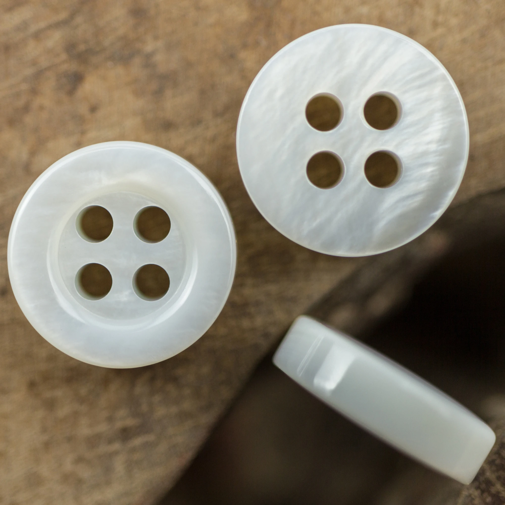 10Pcs Thicken White Pearl Buttons Suit Button for Clothing DIY Sewing Accessories For Needlework Handy Work
10Pcs Thicken White Pearl Buttons Suit Button for Clothing DIY Sewing Accessories For Needlework Handy Work