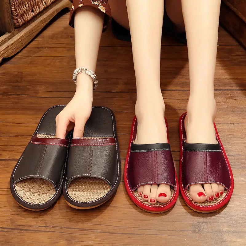 Concise Style Black Pu Handmade High Quality Man Slippers Comfort Light Boys Mules 2021 Newest
Concise Style Black Pu Handmade High Quality Man Slippers Comfort Light Boys Mules 2021 Newest