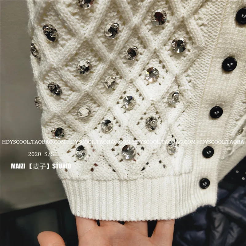 Spring New Round Neck Women Knitted Cardigan Fashion Sexy Slim Knitted Sweater Diamond Sequins Short Sleeve Top
Spring New Round Neck Women Knitted Cardigan Fashion Sexy Slim Knitted Sweater Diamond Sequins Short Sleeve Top
