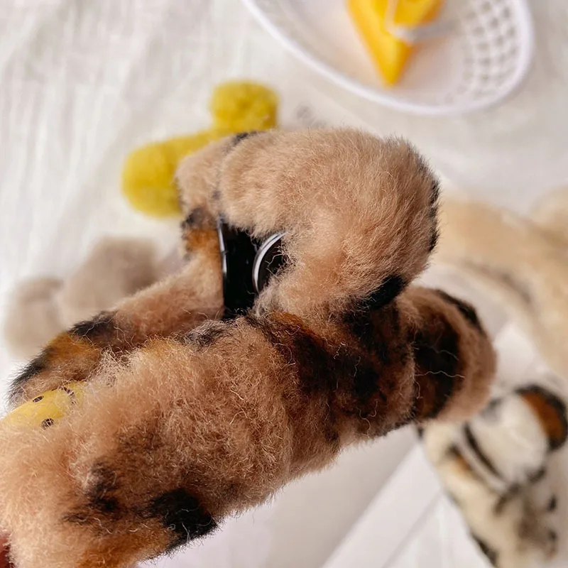 Korean Cute Plush Hair Claws Hairpin Leopard Print Hairpin Fashion Jewelry Women Girls Color Hair Claws Hair Accessories
Korean Cute Plush Hair Claws Hairpin Leopard Print Hairpin Fashion Jewelry Women Girls Color Hair Claws Hair Accessories