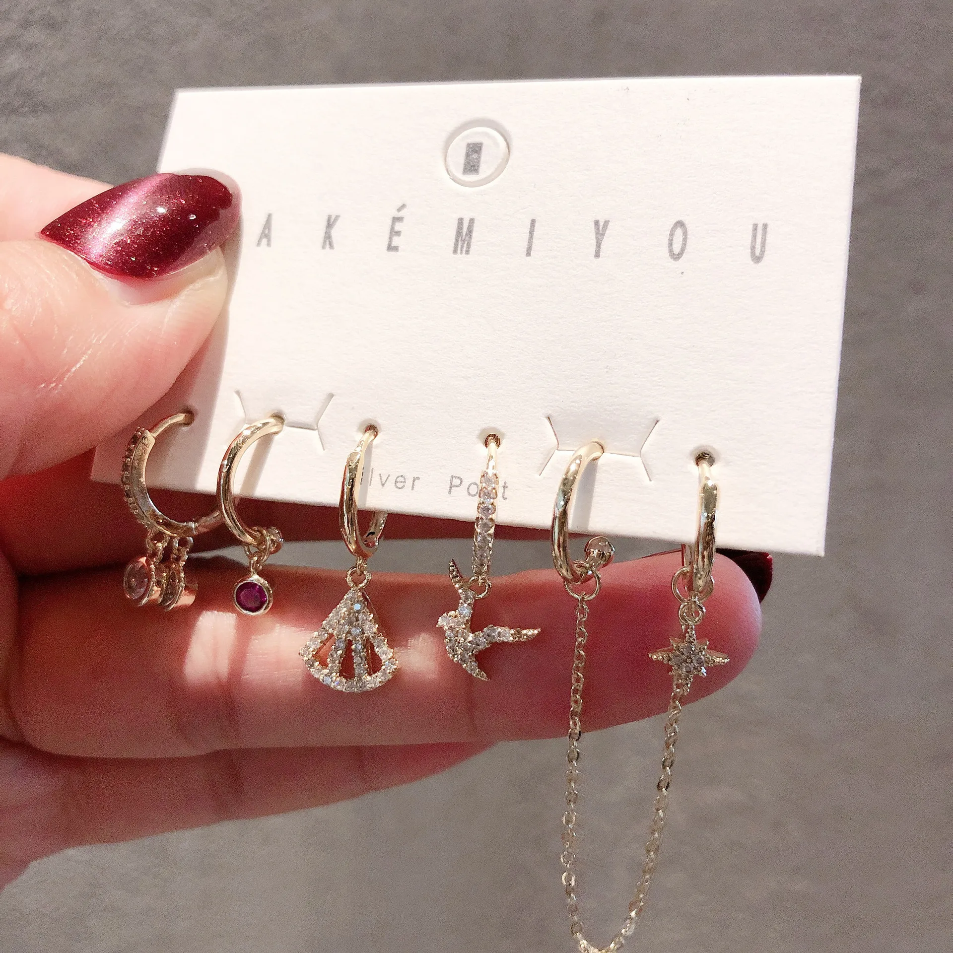 SIPENGJEL Fashion cubic zircon birds small Hoop Earrings Sets red Stone sets Gold Color 6-piece Earring Jewelery 2021
SIPENGJEL Fashion cubic zircon birds small Hoop Earrings Sets red Stone sets Gold Color 6-piece Earring Jewelery 2021