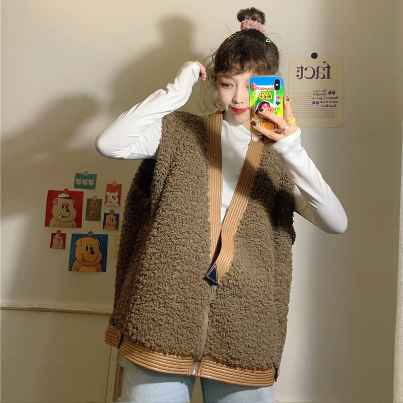 Autumn Winter Vest Women Faux Lambswool Waistcoat 2019 New Loose Sleeveless Vest Jacket Fashion Thick Warm Vest Coat Female
Autumn Winter Vest Women Faux Lambswool Waistcoat 2019 New Loose Sleeveless Vest Jacket Fashion Thick Warm Vest Coat Female