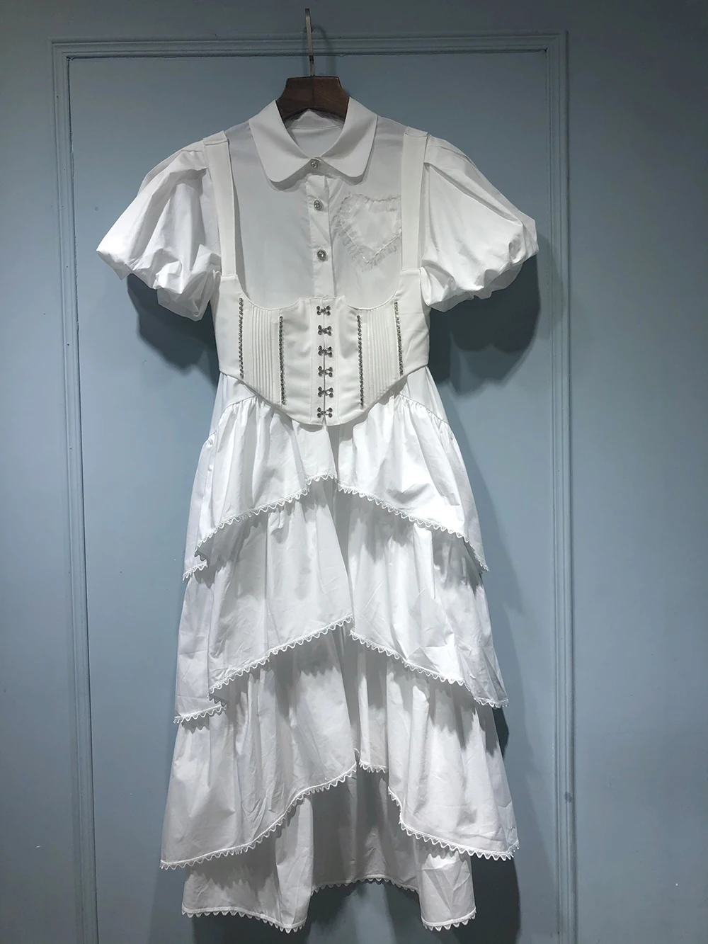 2021 summer new fashion waist two-piece dressses cotton fabric hem layer layered with sequin flower dress women
2021 summer new fashion waist two-piece dressses cotton fabric hem layer layered with sequin flower dress women