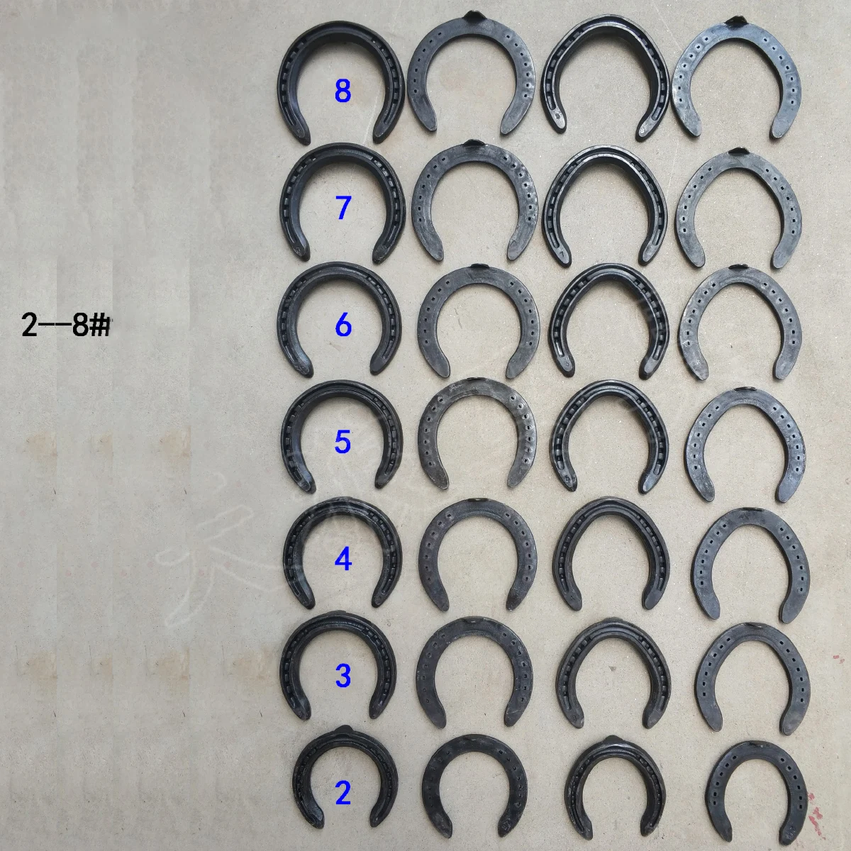 Genuine Horseshoe Horse Charms Ordinary Speed Shoes Distribution Nails Training Training Horse Racing Supplies Horseshoes 
Genuine Horseshoe Horse Charms Ordinary Speed Shoes Distribution Nails Training Training Horse Racing Supplies Horseshoes