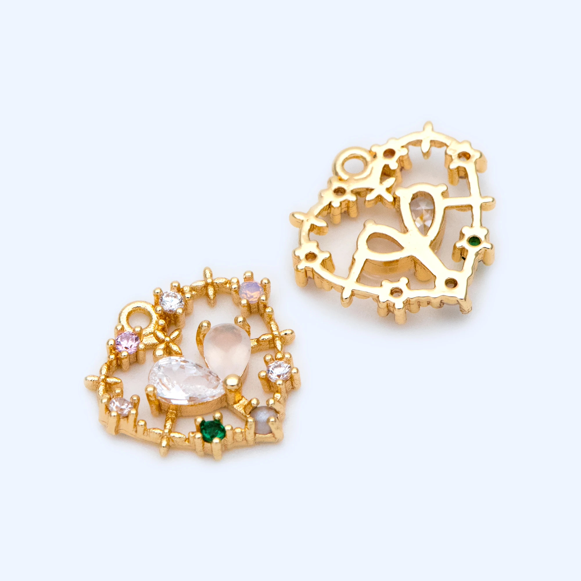 4pcs CZ paved Gold Heart Pendants 14.5x14mm, 18K Gold plated Brass, Rhinestone Heart Charms (GB-1243)
4pcs CZ paved Gold Heart Pendants 14.5x14mm, 18K Gold plated Brass, Rhinestone Heart Charms (GB-1243)