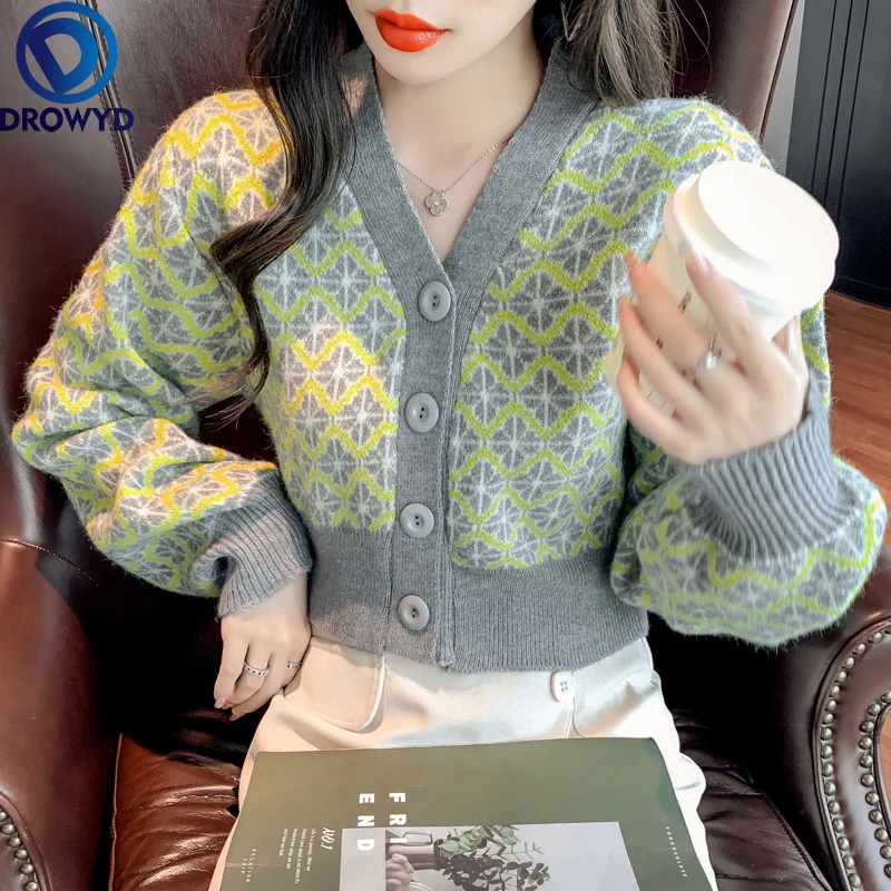 Button Loose Fashion Temperament Color Matching Rhombus Short V-neck Knitted Cardigan Jacket Women 2021 Single-breasted Jacket
Button Loose Fashion Temperament Color Matching Rhombus Short V-neck Knitted Cardigan Jacket Women 2021 Single-breasted Jacket