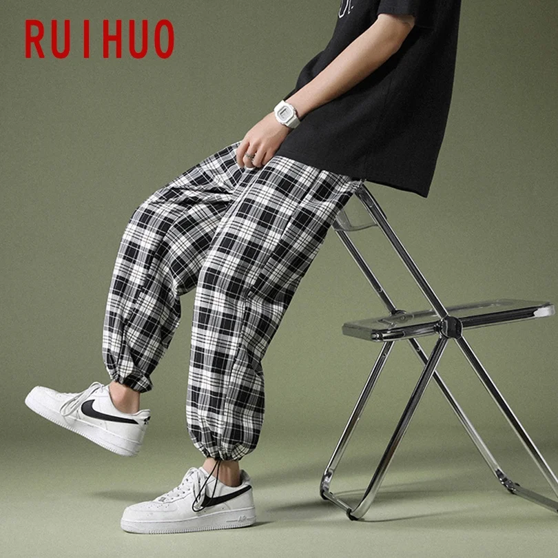 

RUIHUO Casual Men's Plaid Pants Harajuku Men's Clothing Black Checkered Pants Korean Style Checked Trousers Ankle-Length 2021