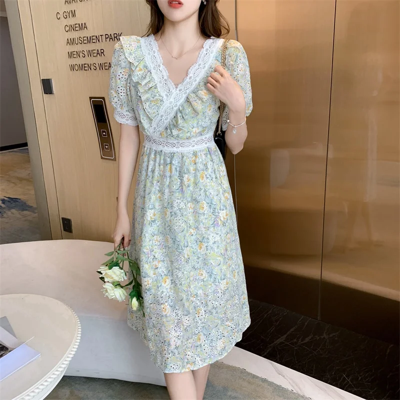 Will ~ design feeling small French lace stitching hubble-bubble sleeve v-neck broken flower skirt temperament cultivate one's mo
Will ~ design feeling small French lace stitching hubble-bubble sleeve v-neck broken flower skirt temperament cultivate one's mo