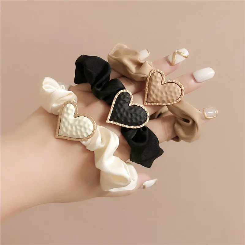 Wholesale New Arrival Metal Heart Four Leaf Clover Hair Ties Black Satin Elastic High Quality Hair Rope Scrunchies For Women
Wholesale New Arrival Metal Heart Four Leaf Clover Hair Ties Black Satin Elastic High Quality Hair Rope Scrunchies For Women