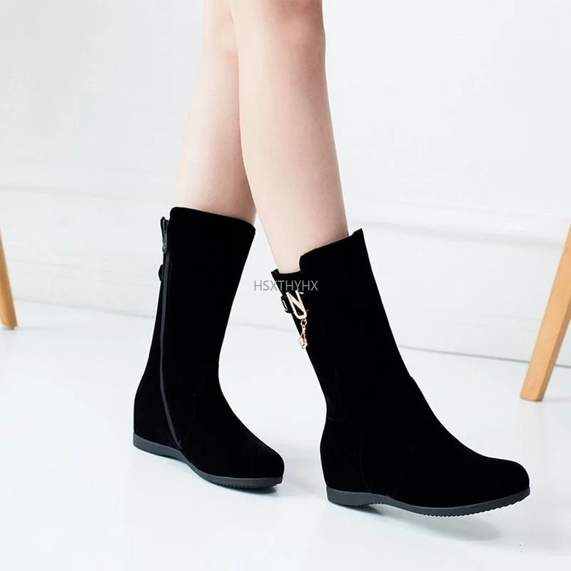 Women's Mid-tube Boots Winter New Round Toe Wedges Increased Zipper Women's Boots Outdoor Warm and Comfortable Women's Boots
Women's Mid-tube Boots Winter New Round Toe Wedges Increased Zipper Women's Boots Outdoor Warm and Comfortable Women's Boots