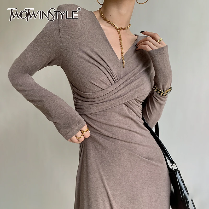 TWOTWINSTYLE Fold Pleated Dresses For Female V Neck Long Sleeve High Waist Slimming Solid Color Women's Dress Fashion New
TWOTWINSTYLE Fold Pleated Dresses For Female V Neck Long Sleeve High Waist Slimming Solid Color Women's Dress Fashion New