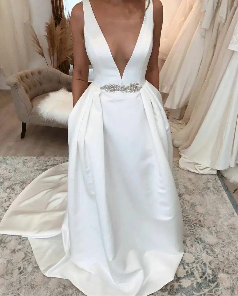 Sexy A-Line Long Deep V-Neck Satin Wedding Dresses with Pockets Floor Length Beaded Belt V-Back Bridal Gowns for Women
Sexy A-Line Long Deep V-Neck Satin Wedding Dresses with Pockets Floor Length Beaded Belt V-Back Bridal Gowns for Women