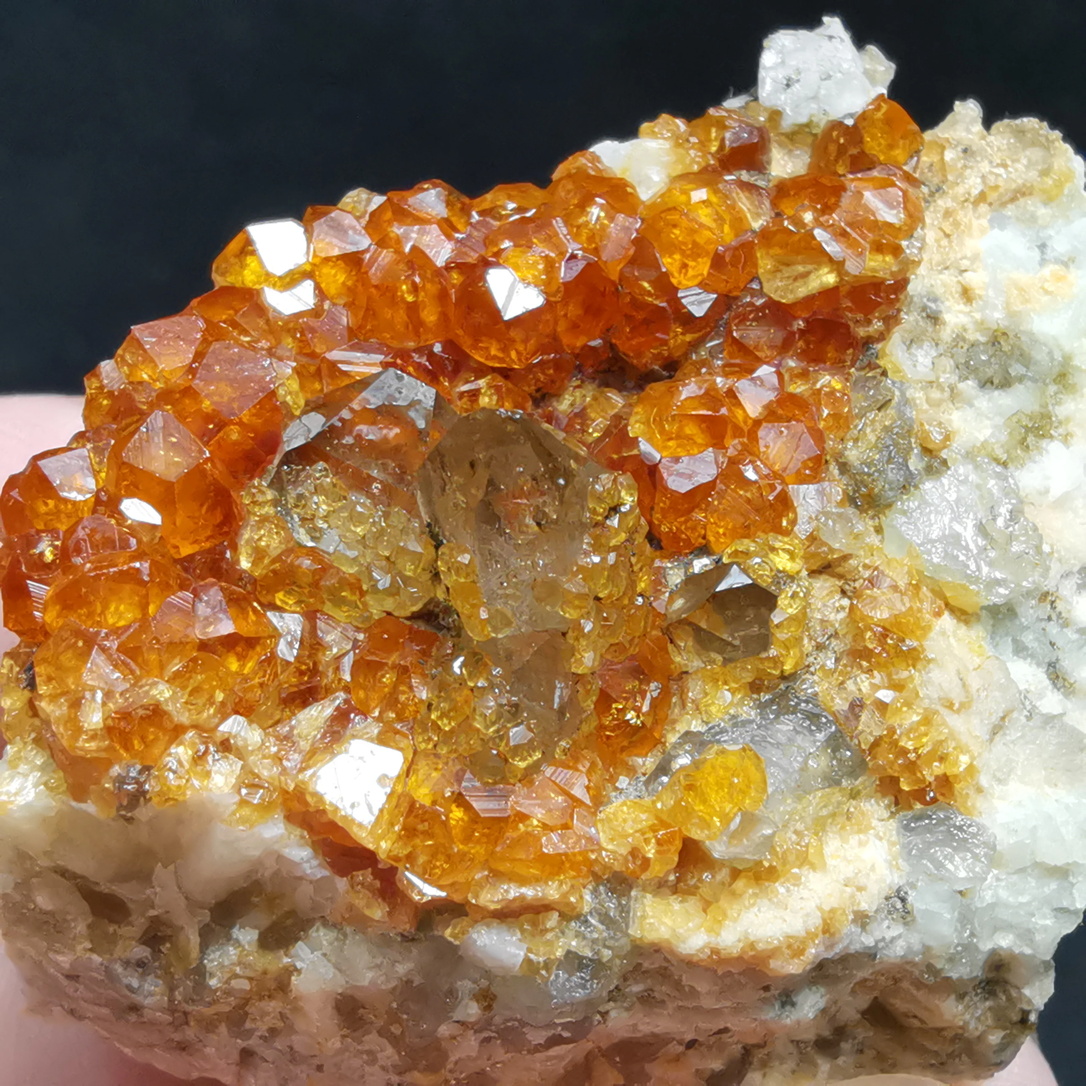 29.2g100% natural garnet feldspar crystal intergrowth mineral specimen healing energy CRYSTAL QUARTZ GEM home decoration ornamen
29.2g100% natural garnet feldspar crystal intergrowth mineral specimen healing energy CRYSTAL QUARTZ GEM home decoration ornamen