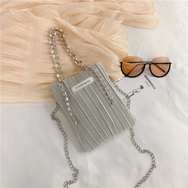 2021 New Women Diamonds Clutch Rhinestone Purse Silk Crystal Clutch Party Evening Wedding Handbags Shoulder Bag Lady
2021 New Women Diamonds Clutch Rhinestone Purse Silk Crystal Clutch Party Evening Wedding Handbags Shoulder Bag Lady