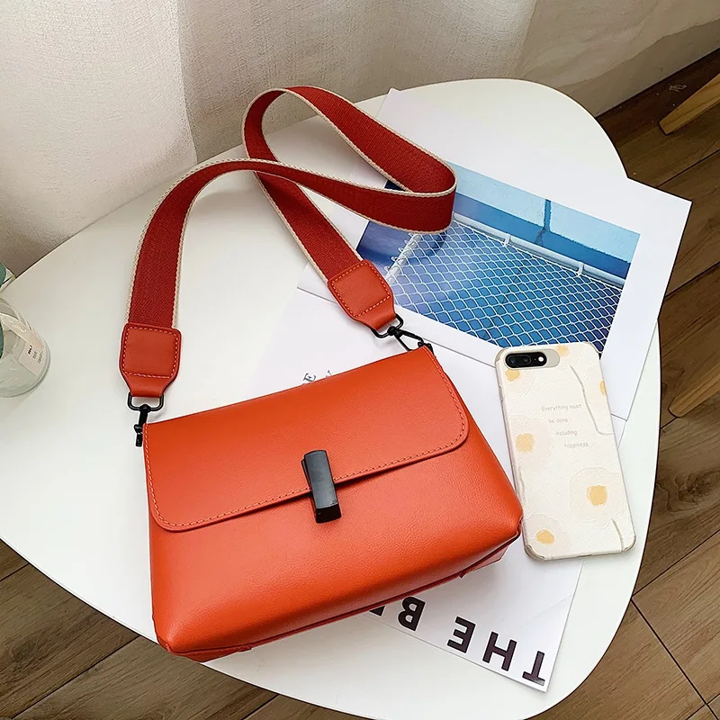 Female bag 2020 spring and summer retro new fashion simple one shoulder messenger large capacity bag factory direct sales
Female bag 2020 spring and summer retro new fashion simple one shoulder messenger large capacity bag factory direct sales