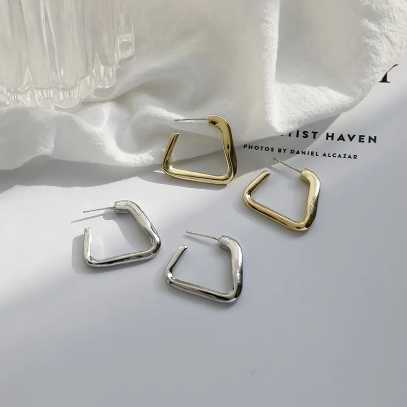 Smooth Shiny Gold Silver Color Hoop Earring Fashion Simple 2020 New Trendy Alloy Geometric Earring For Women Party Jewelry
Smooth Shiny Gold Silver Color Hoop Earring Fashion Simple 2020 New Trendy Alloy Geometric Earring For Women Party Jewelry
