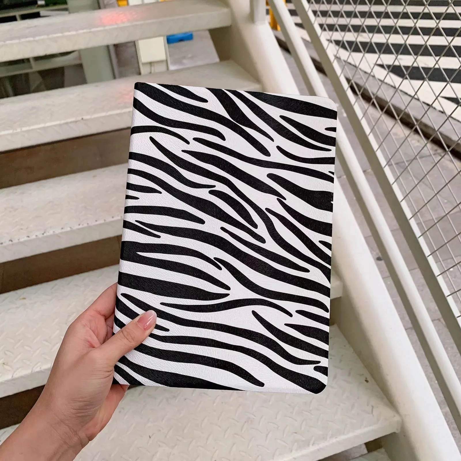 Business Style Zebra Stripe Tablet Case For iPad 6th Air 1 2 3 Mini 4 5 Pro 9.7 2017 2018 2020 Cover
Business Style Zebra Stripe Tablet Case For iPad 6th Air 1 2 3 Mini 4 5 Pro 9.7 2017 2018 2020 Cover