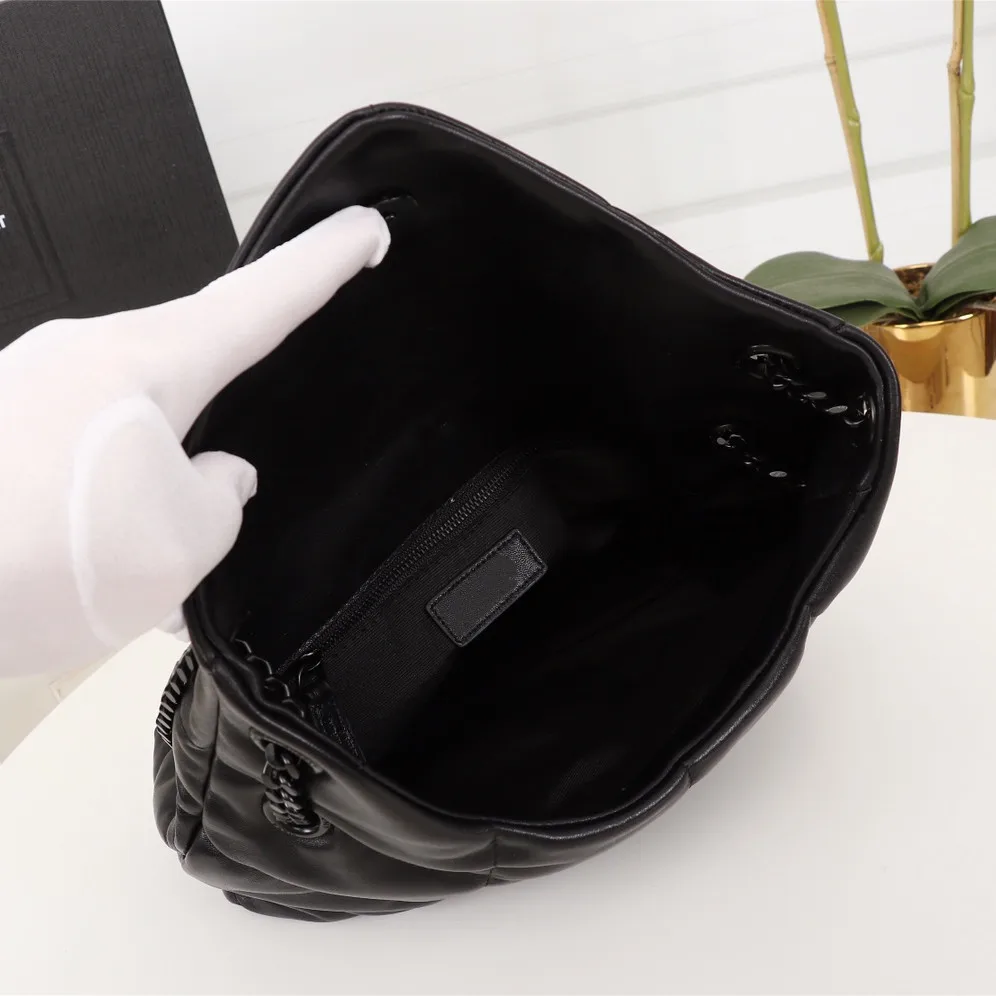Luxury Designer Cloud Soft Pleated Thread High Quality Sheepskin Shoulder Bag Women Chain Flap Large Capacity Tote Handbag
Luxury Designer Cloud Soft Pleated Thread High Quality Sheepskin Shoulder Bag Women Chain Flap Large Capacity Tote Handbag