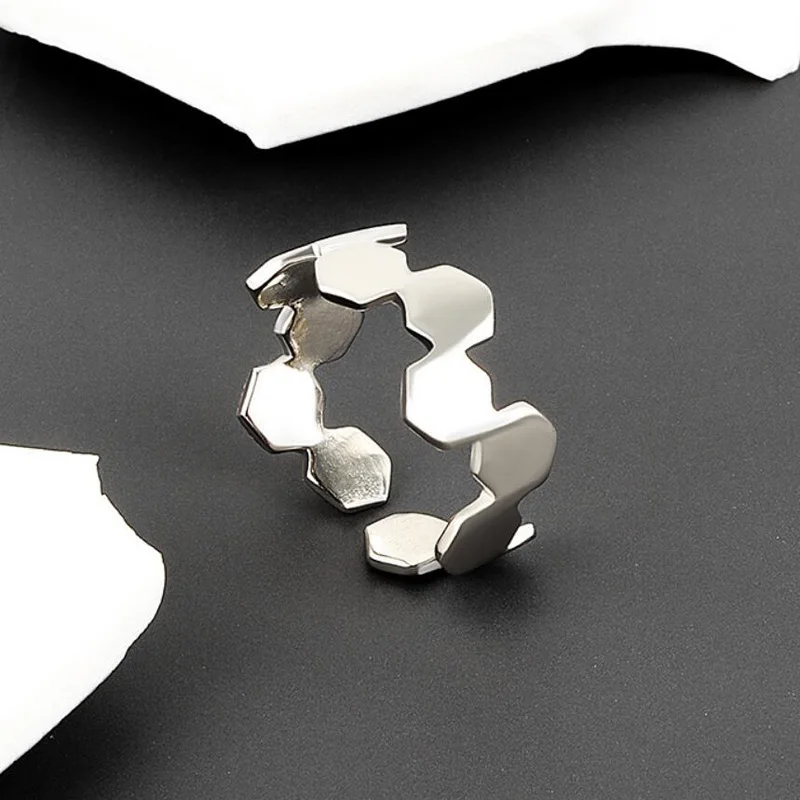 KOFSAC Chic Trendy 925 Sterling Silver Jewelry Rings For Women Hexagon Stitching Open Size Geometric Ring Lady Party Accessories
KOFSAC Chic Trendy 925 Sterling Silver Jewelry Rings For Women Hexagon Stitching Open Size Geometric Ring Lady Party Accessories