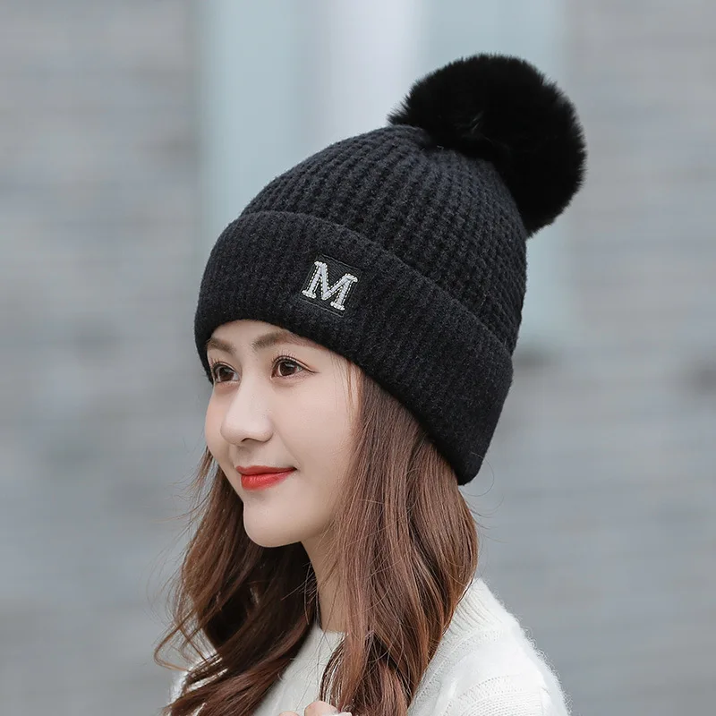 2021 New M Letter Fashion Knit Hat Women's Korean Japanese Style Version Winter Velvet Warm Cap Wool Ball Hats Drop Shipping
2021 New M Letter Fashion Knit Hat Women's Korean Japanese Style Version Winter Velvet Warm Cap Wool Ball Hats Drop Shipping