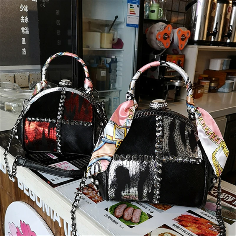 Women Crystal Totes Luxury Shoulder Shell Bags Black Red Gold Women Horse Hair Leather Punk Handbags Ladies Small Crossbody Bags
Women Crystal Totes Luxury Shoulder Shell Bags Black Red Gold Women Horse Hair Leather Punk Handbags Ladies Small Crossbody Bags