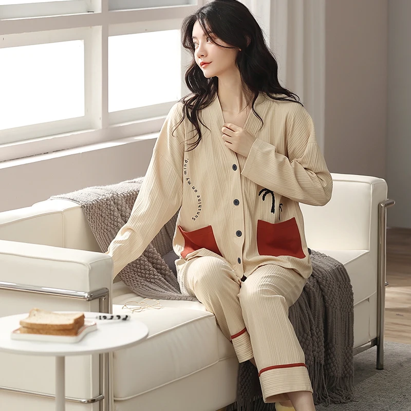 Autumn/Winter 2021 Women's Pajama Cardigan Long-sleeved Trousers Cotton Thin Korean Version of The Simple Casual Home Wear Set
Autumn/Winter 2021 Women's Pajama Cardigan Long-sleeved Trousers Cotton Thin Korean Version of The Simple Casual Home Wear Set