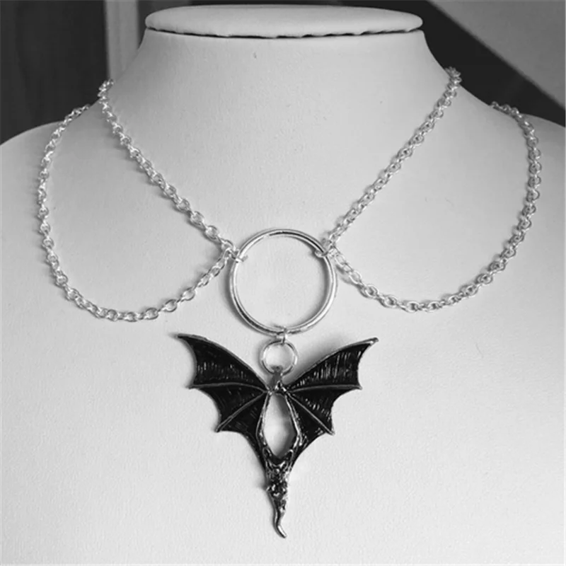 

New Fashion Flying Vampire Bat Necklace Retro Gothic Witch Jewelry Creative Gift Punk Demon Girl Aesthetic