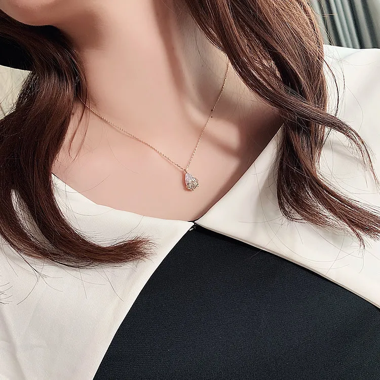 RUIYI Crystal Water Drop Pendant Necklace women's neck chain design sense of clavicle chain(XL4017)
RUIYI Crystal Water Drop Pendant Necklace women's neck chain design sense of clavicle chain(XL4017)