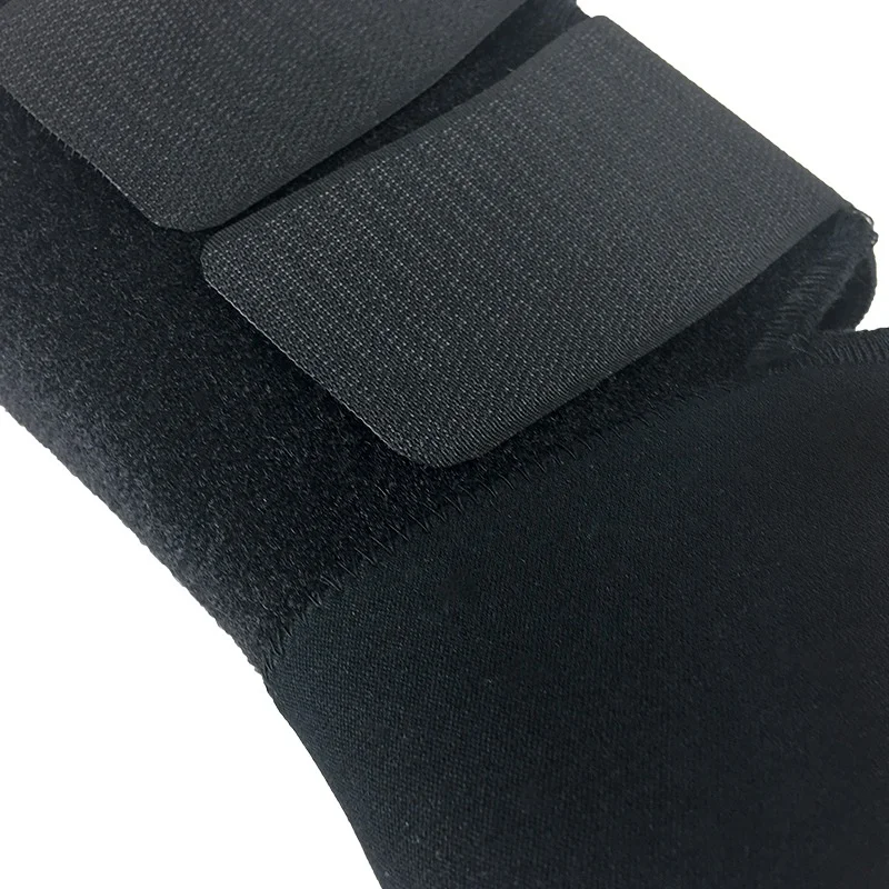 New Hot 1pc Ankle Support Solid Color Neoprene Compression Foot Sleeve Heel Cover Protective Wrap Men Sport Ankle Support
New Hot 1pc Ankle Support Solid Color Neoprene Compression Foot Sleeve Heel Cover Protective Wrap Men Sport Ankle Support