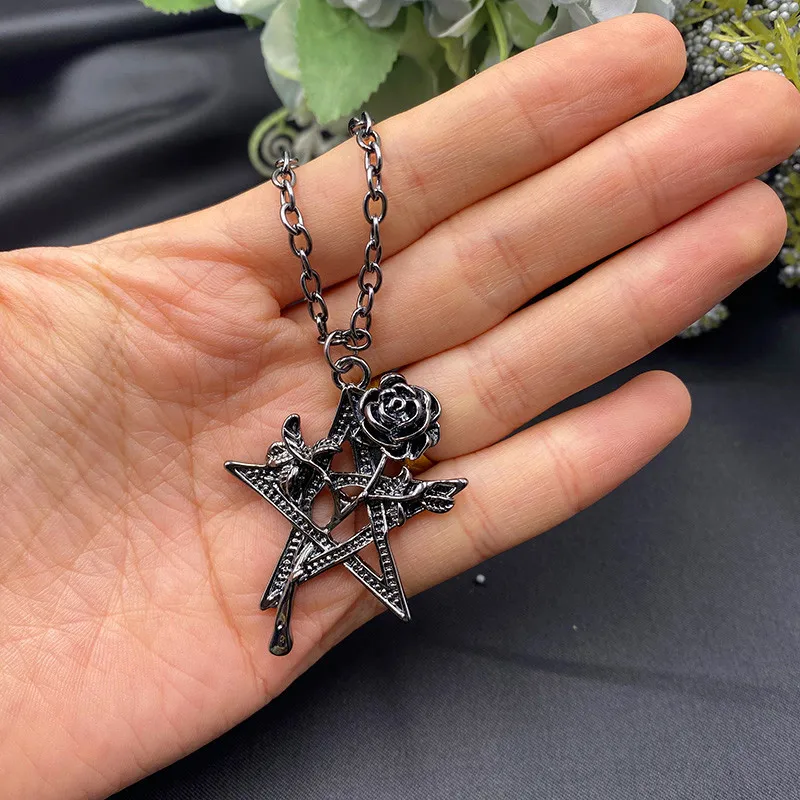 Gothic jewelry Vintage Star Pendant Necklace Rose Flower Star Charm Chains Necklaces Fashion Woman Accessories Halloween Gifts
Gothic jewelry Vintage Star Pendant Necklace Rose Flower Star Charm Chains Necklaces Fashion Woman Accessories Halloween Gifts