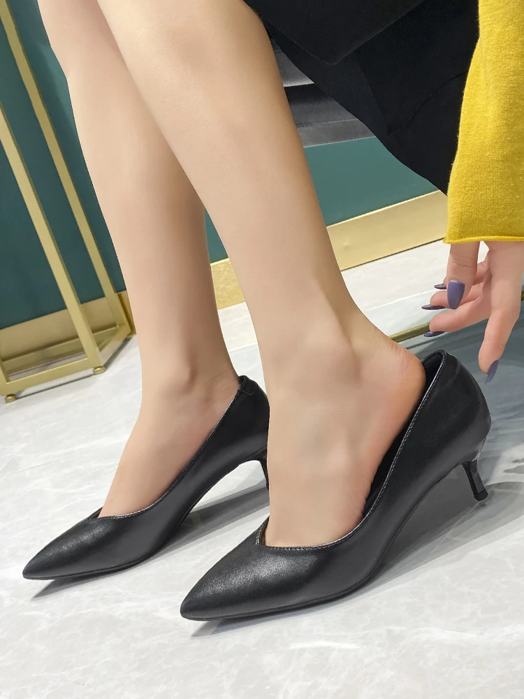 Женские туфли на мягкой подошве, черные кожаные деловые туфли для работы, 2022
Женские туфли на мягкой подошве, черные кожаные деловые туфли для работы, 2022