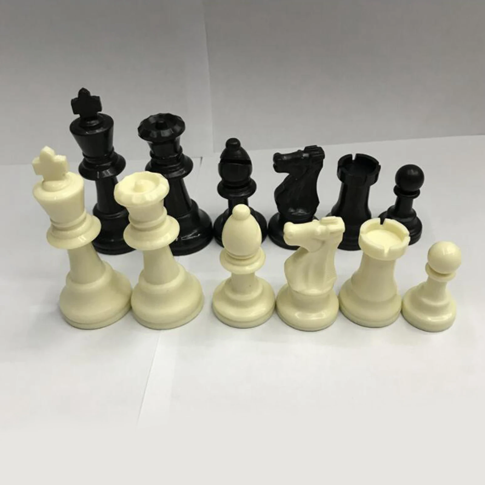 32pcs/set International Chess Pieces Set Plastic Chess Set Portable Board Game 64mm King for Adult Children
32pcs/set International Chess Pieces Set Plastic Chess Set Portable Board Game 64mm King for Adult Children