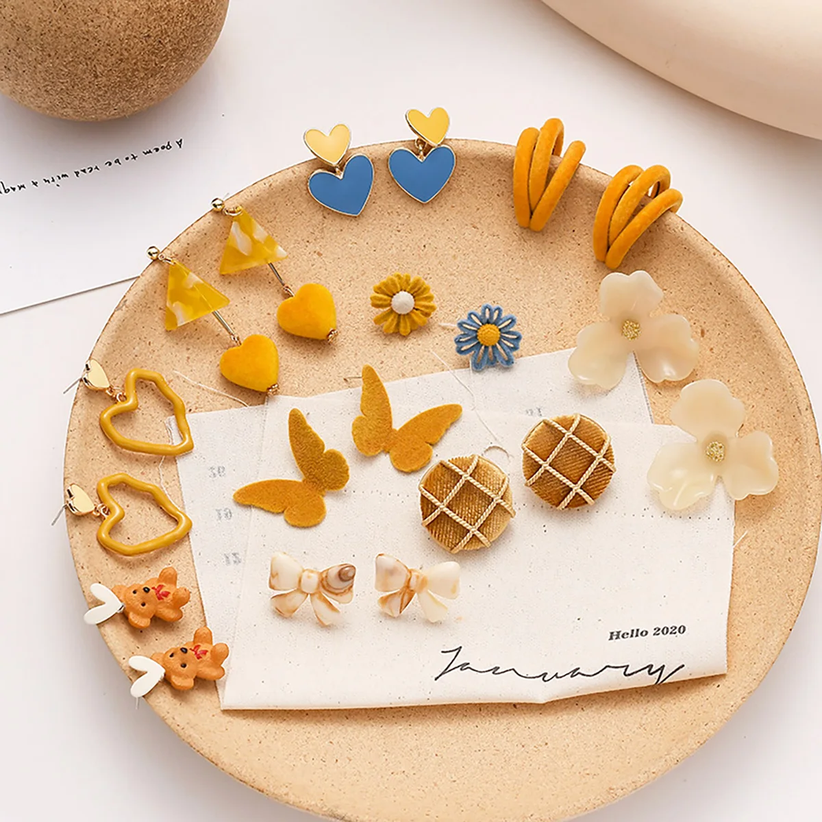 AVEBIEN Fresh Yellow Butterfly Women's Stud Earrings French Flocking Sweet Flower Bear Bowknot Earrings Fashion Jewelry тренд
AVEBIEN Fresh Yellow Butterfly Women's Stud Earrings French Flocking Sweet Flower Bear Bowknot Earrings Fashion Jewelry тренд