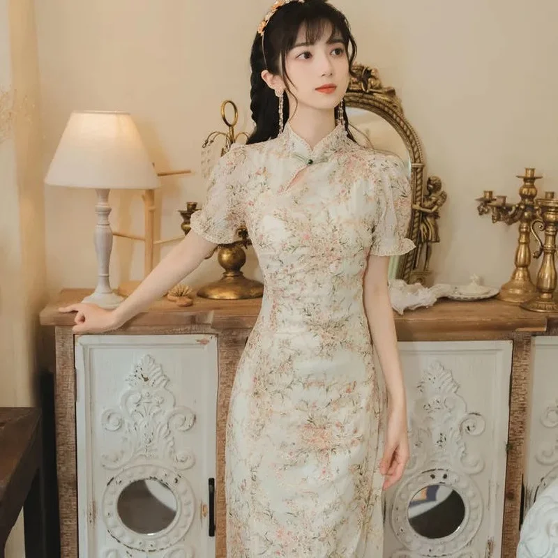Retro Cheongsam Dress Modern 2021 Chinese Improved Cheongsams Embroidery Qipao Oriental Wedding Party Floral Dress Plus Size
Retro Cheongsam Dress Modern 2021 Chinese Improved Cheongsams Embroidery Qipao Oriental Wedding Party Floral Dress Plus Size